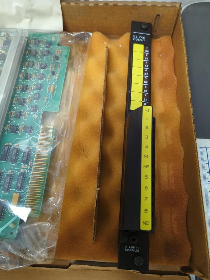 GE FANUC,IC600BF904K,OUTPUT MODULE SERIES SIX 115V NOS