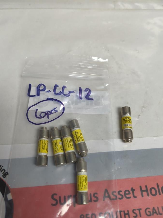 Used COOPER BUSSMANN,LP-CC-12,LOW-PEAK 12 AMP FUSE LOT OF 6 PRE-OWNED