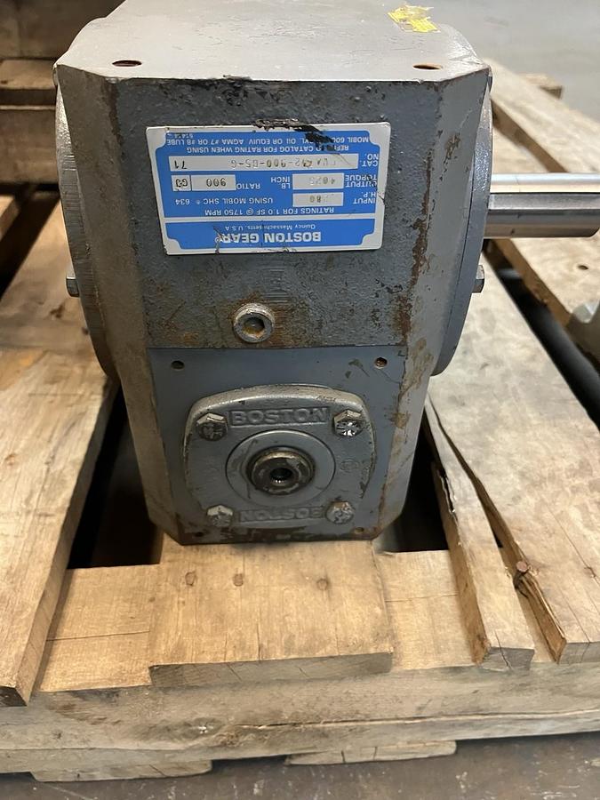 Used BOSTON GEAR,FWA732-900-B5-G,GEAR SPEED REDUCER RATIO 900 .28HP