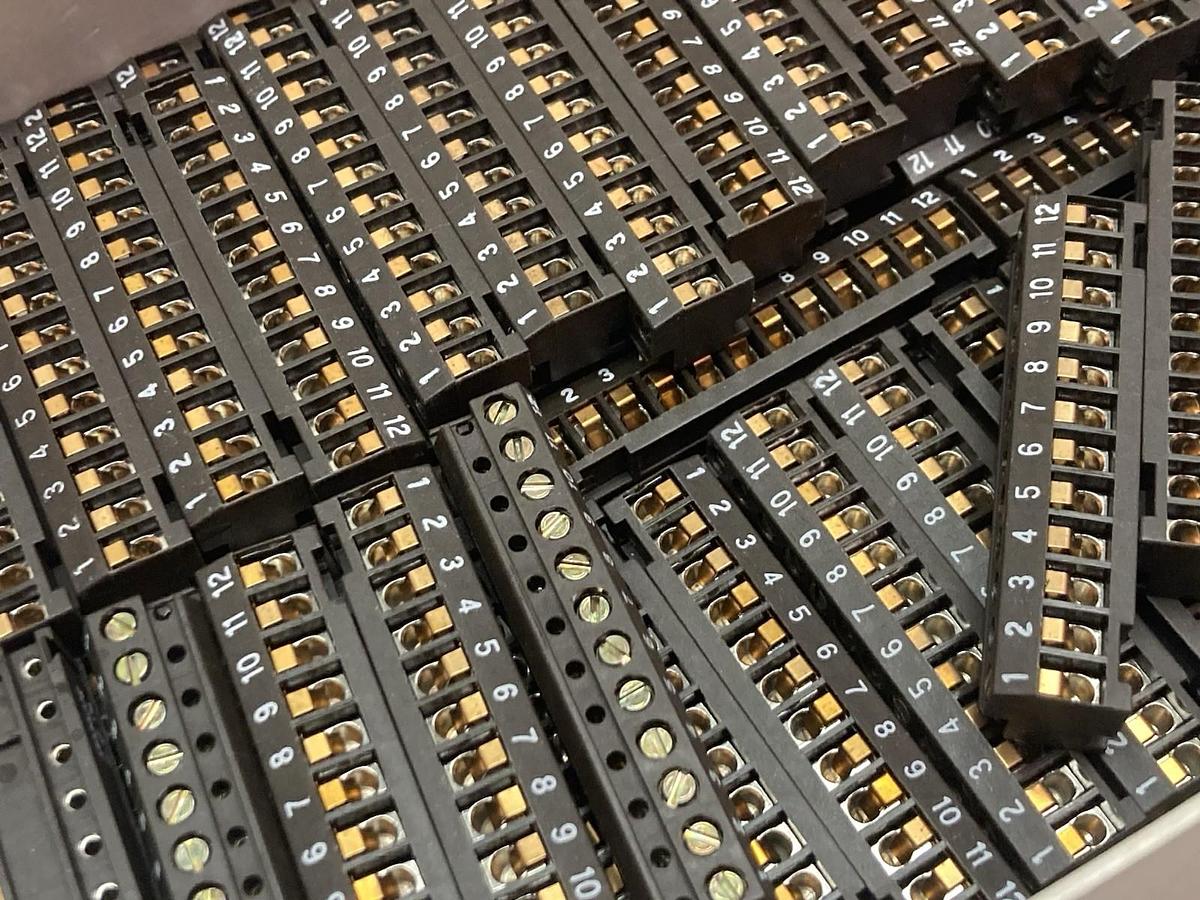 Buchanan,SSB4P12S11,8-Hole Terminal Strip BOX OF 100