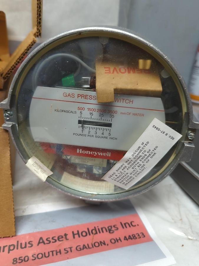 HONEYWELL,C437F 1011,GAS/AIR PRESSURE SWITCH 1/2 TO 5 PSIG NOS