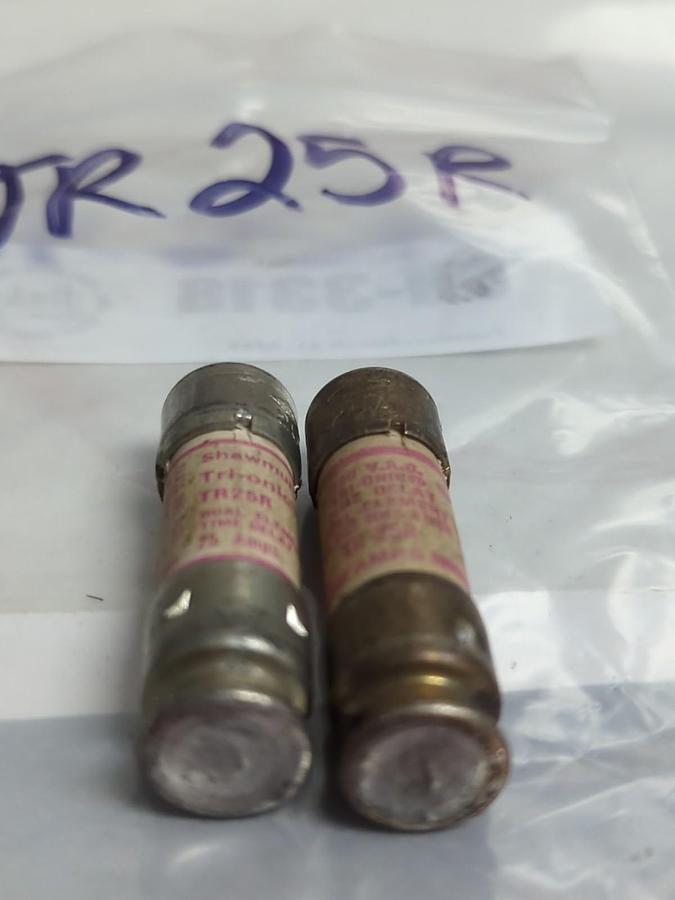 Used GOULD SHAWMUT,TR-25R,TRI-ONIC 25 AMP FUSE LOT OF 2 PRE-OWNED