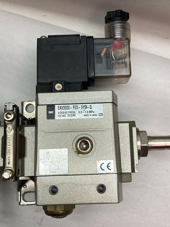 Used SMC,AW30-F03D,Filter Regulator w/SMC EAV3000-F03-5Y0-0 Block
