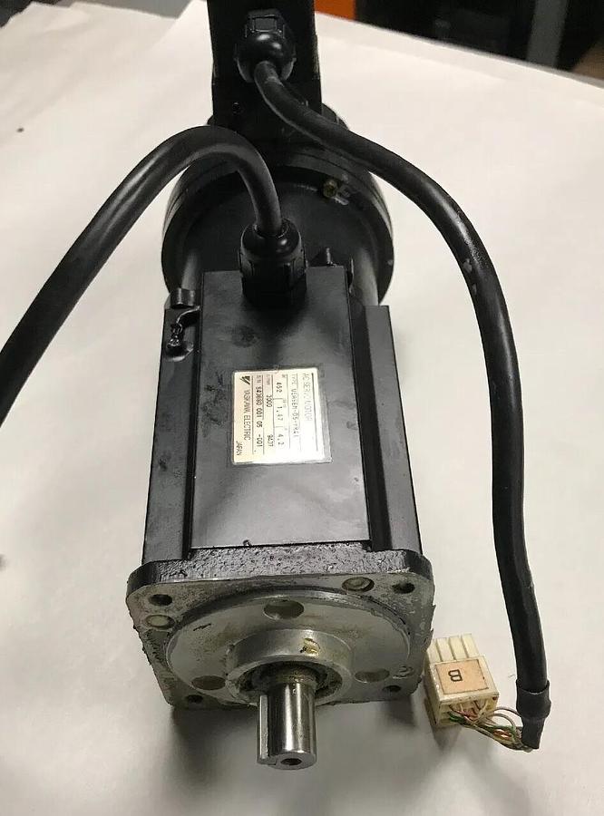 Used Yaskawa Electric,USASEM-05-YR41,SERVO MOTOR with Encoder UTMAH-B15AS1P