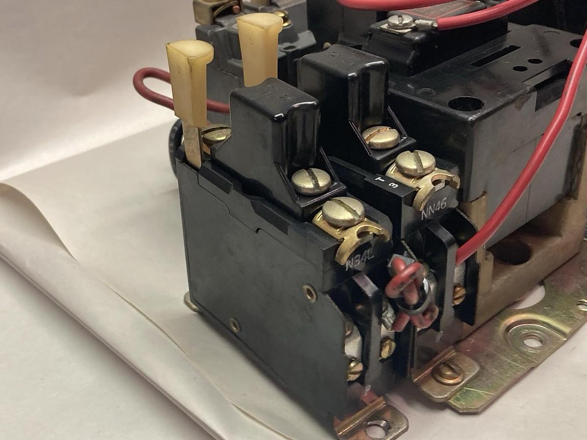 Used Allen-Bradley,705-BAD,Ser L 3-Phase Reversing Starter, 3-Pole Size 1