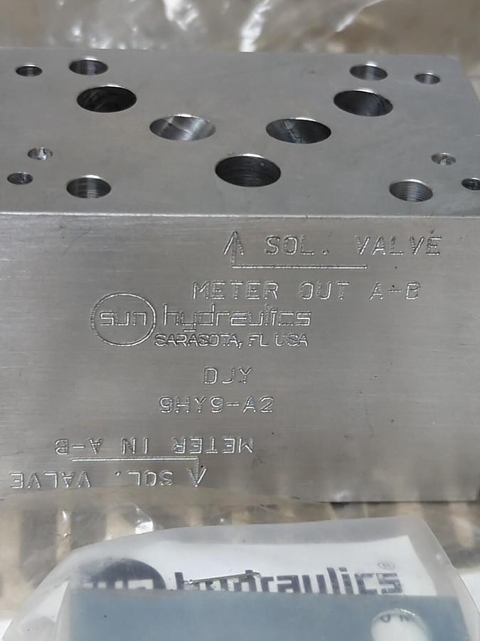 SUN HYDRAULICS,DJY 9HY9-A2,FLOW CONTROL VALVE WITH RETAINER PLATE NOS
