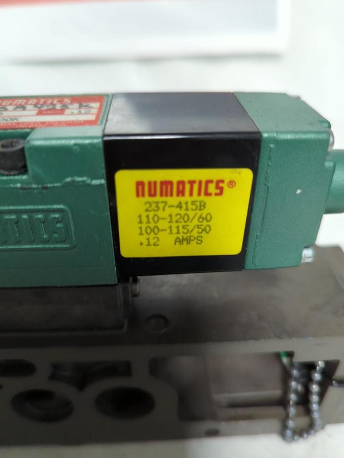 Used NUMATICS,082SA425K,SOLENOID VALVE WITH 237-415B COIL AND MANIFOLD BASE