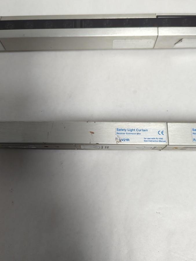 Used KEYENCE,PJV22-R/PJV22-T,LIGHT CURTAIN TRANSMITTER RECEIVER SET W/EXTENSIONS