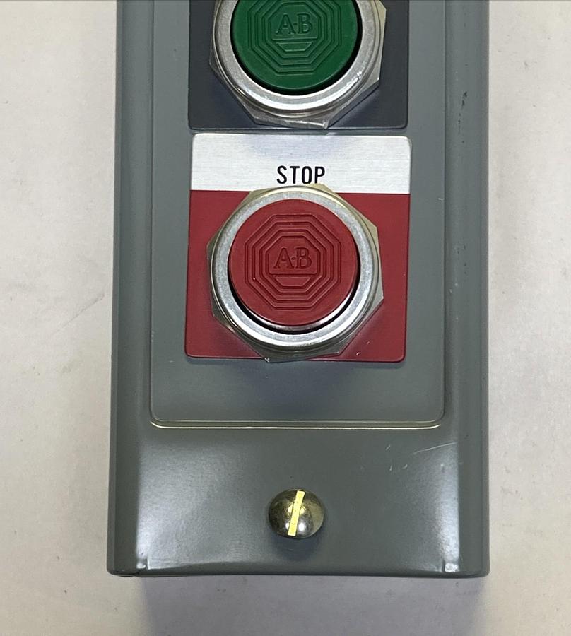 ALLEN BRADLEY,800H-2HA,HEAVY DUTY START / STOP PUSH BUTTON NOS