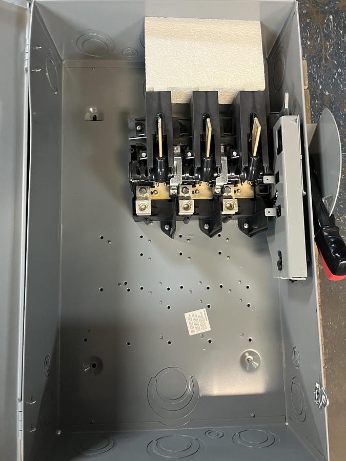 SQUARE D,HU364,NON FUSIBLE DISCONNECT SWITCH 200A 600V 3PH