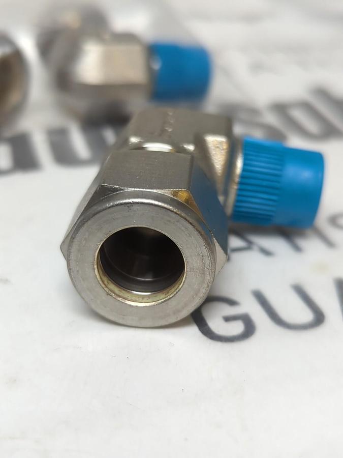 SWAGELOK,SS-810-2-4,MALE ELBOW 1/2TX1/4MNPT LOT OF 3 NOS