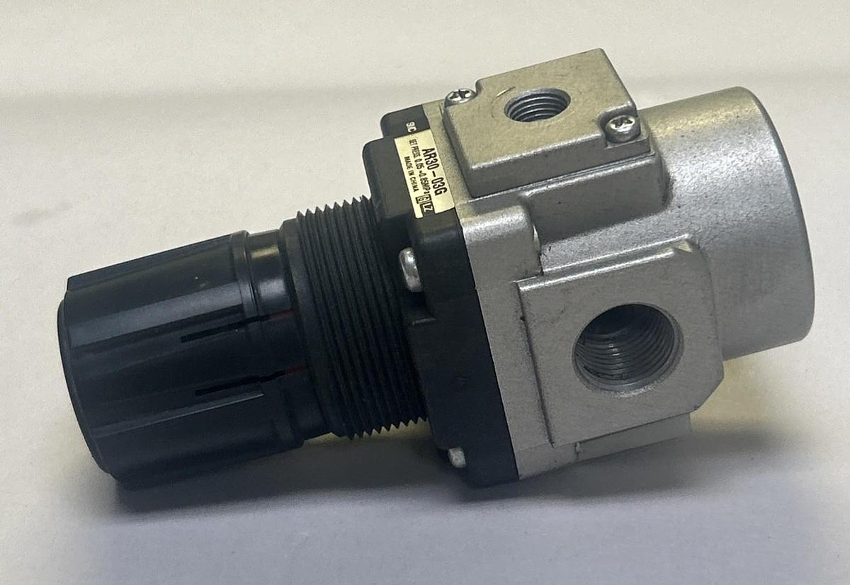 Used SMC,AR30-03G,PRESSURE REGULATOR
