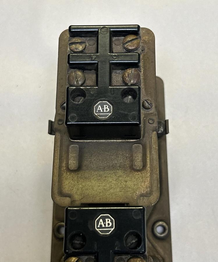 Used ALLEN BRADLEY,849Z0D321B,TIMING RELAY