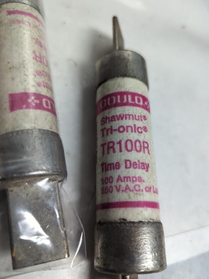 Used FERRAZ SHAWMUT,TR100R,TRI-ONIC 100 AMP FUSE LOT OF 8 PRE-OWNED