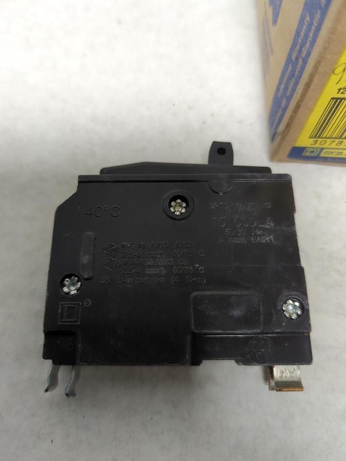 SQUARE D,Q0120,PLUG-ON CIRCUIT BREAKER 1-POLE 20 AMP PACK OF 8 NEW