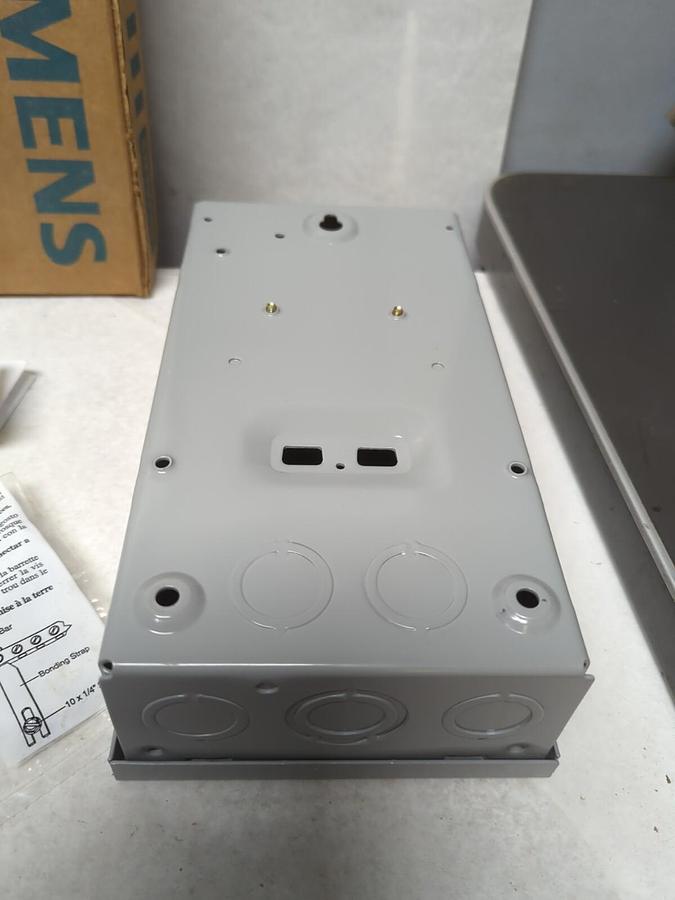 SIEMENS,E0204ML1060SU,MAIN LUG CENTER 1-PHASE 3-WIRE 120/240V NOS