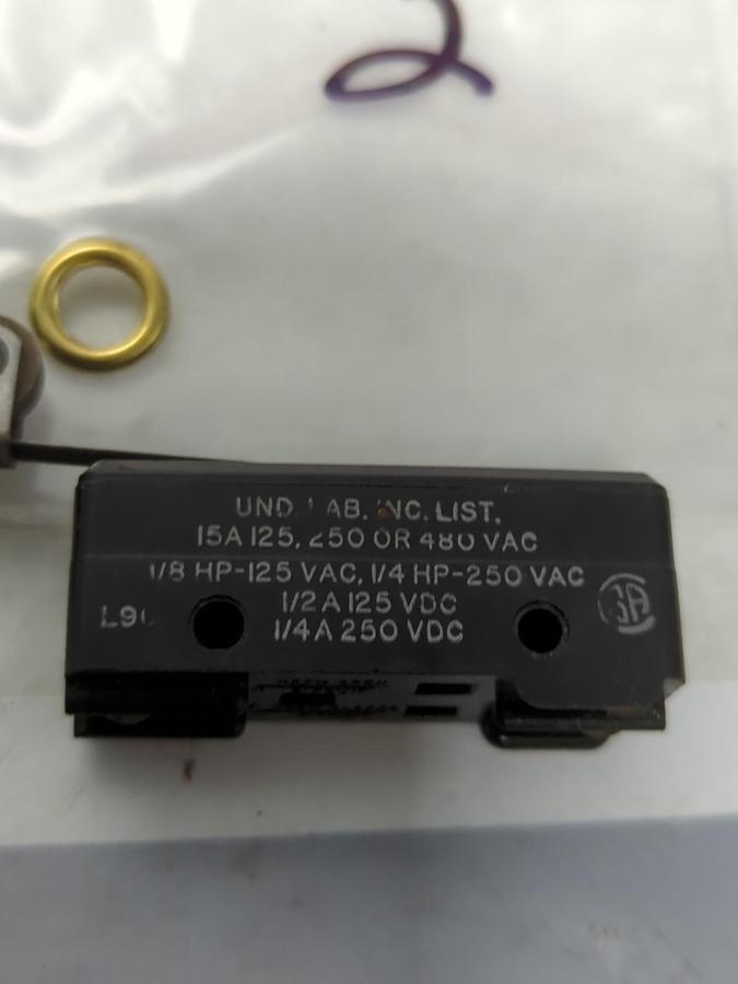 Used HONEYWELL,BZ-2RL2,ROLLER LEVER MICRO SWITCH LOT OF 2 PRE-OWNED