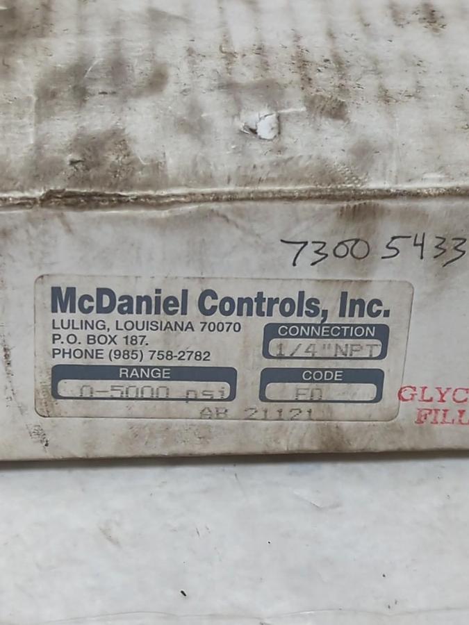 MCDANIEL CONTROLS,GAUGE 0-5000PSI 4 IN FACE 1/4 IN NPT BOTTOM CONNECTION NOS
