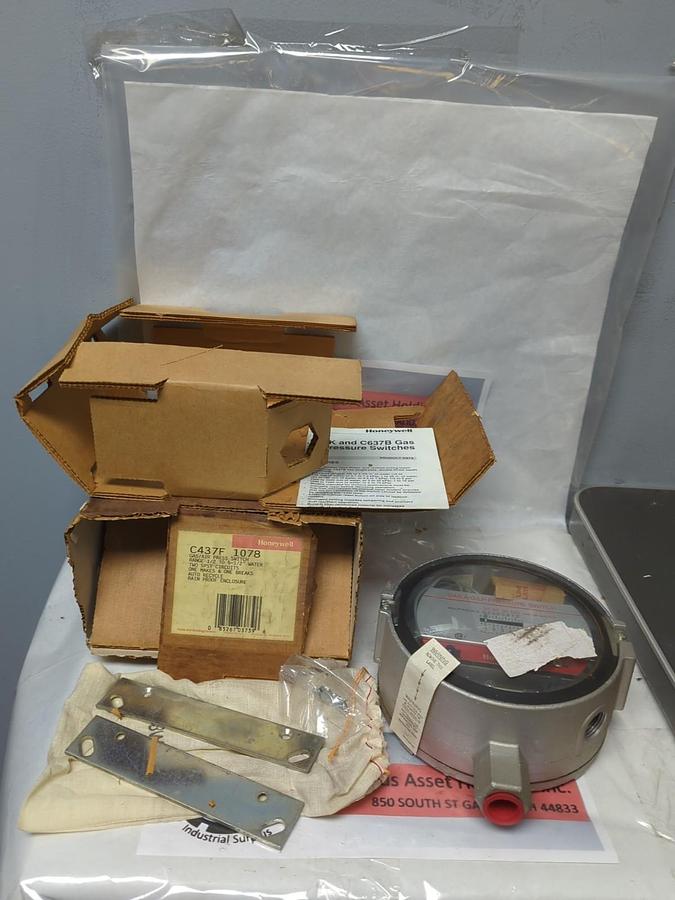 HONEYWELL,C437F 1078,GAS/AIR PRESSURE SWITCH 1/2 TO 5-1/2 WATER RAIN PROOF ENCL