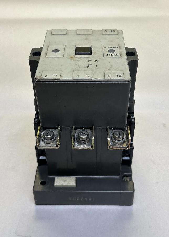 Used SIEMENS,3TB4817-0A,SIZE 3 CONTACTOR