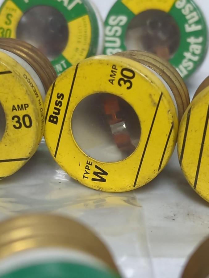 Used BUSSMANN,30 AMP,SCREW IN FUSE 30 AMP LOT OF 25 PRE-OWNED