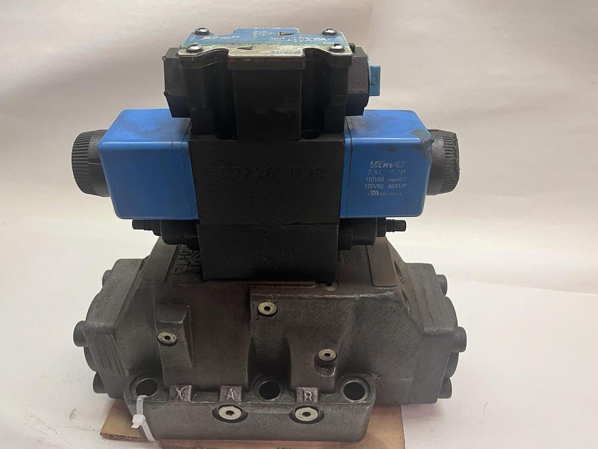 Used VICKERS,DG5S-8-2C-2M-FTWL-B5-30,DIRECTIONAL CONTROL VALVE DG4V-3S PILOT VALVE