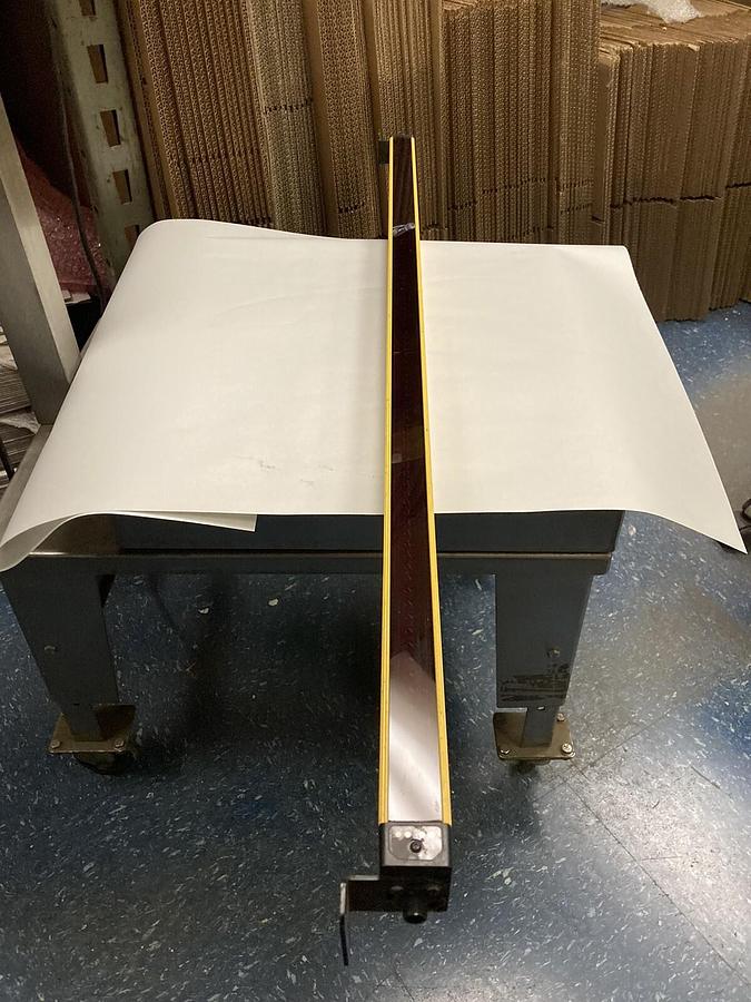 Used STI,MS46R-20-1045-Q2-R-NO-FP,Safety Light Curtain Reciever 24V