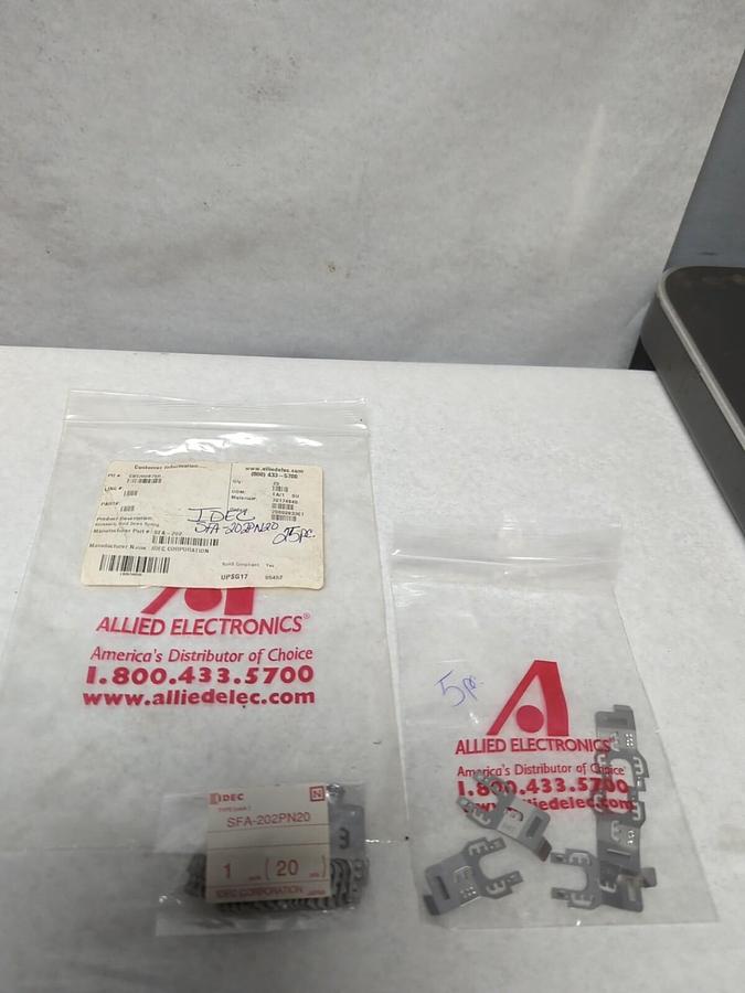 IDEC,SFA-202PN20,HOLD DOWN CLIPS LOT OF 25 NOS