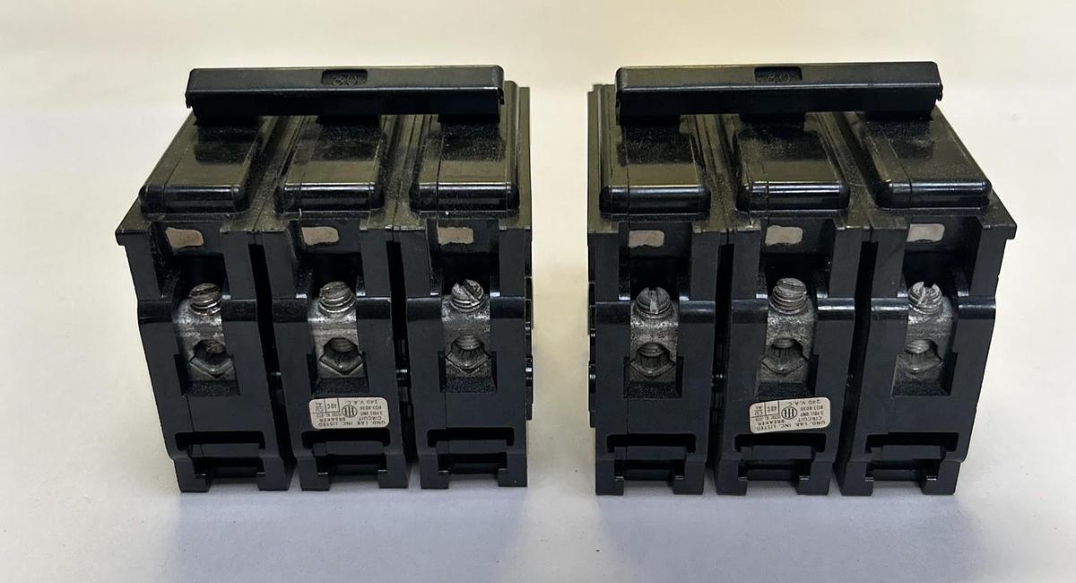 Used SIEMENS,BQ3B030,CIRCUIT BREAKER 30A 240V 3P LOT OF 2