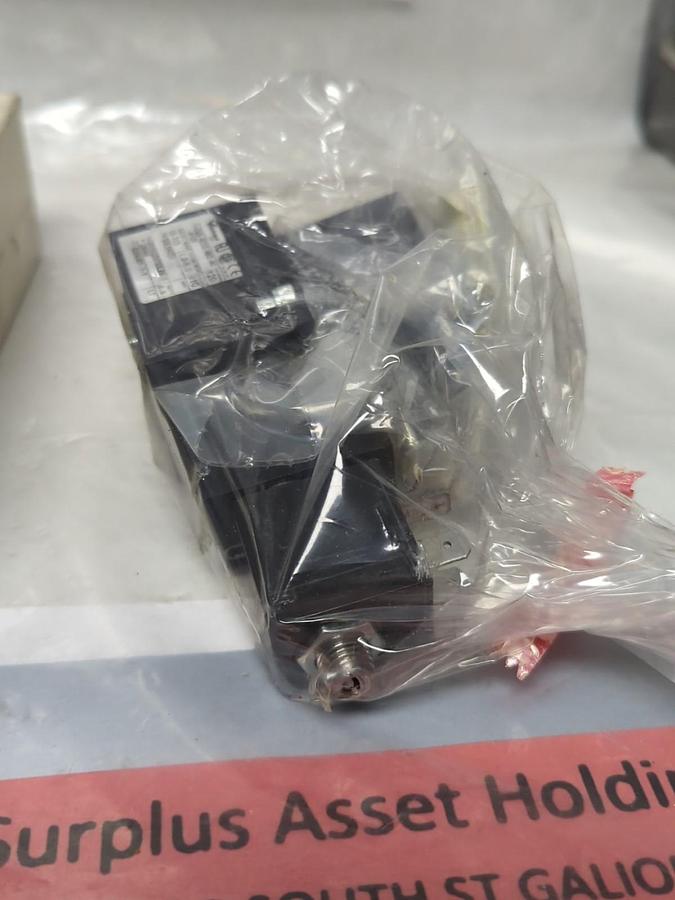 VERSA,CGS-4232-NB2-HC-A120,FOUR-WAY SOLENOID VALVE NOS