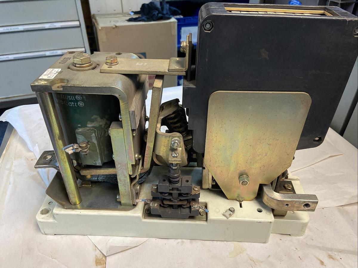 Used General Electric,DS303A 6A01KXA036XN,DC Contactor 600V 600A Coil 115/120Vdc