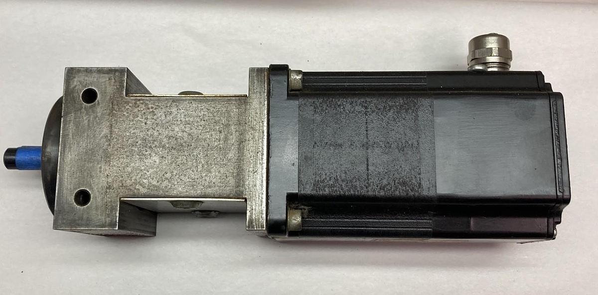 Used Schneider Electric,BRS39AN270ABA,Servo Motor 92Vac 5 Arms 4Nm