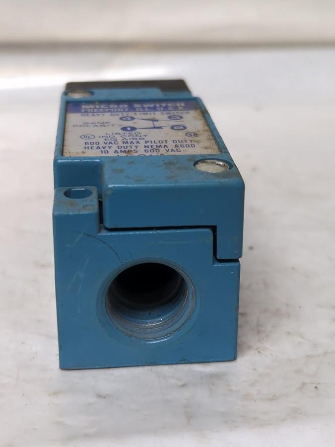 Used MICRO SWITCH,LSC1A,HEAVY DUTY LIMIT SWITCH TOO VAC PRE-OWNED