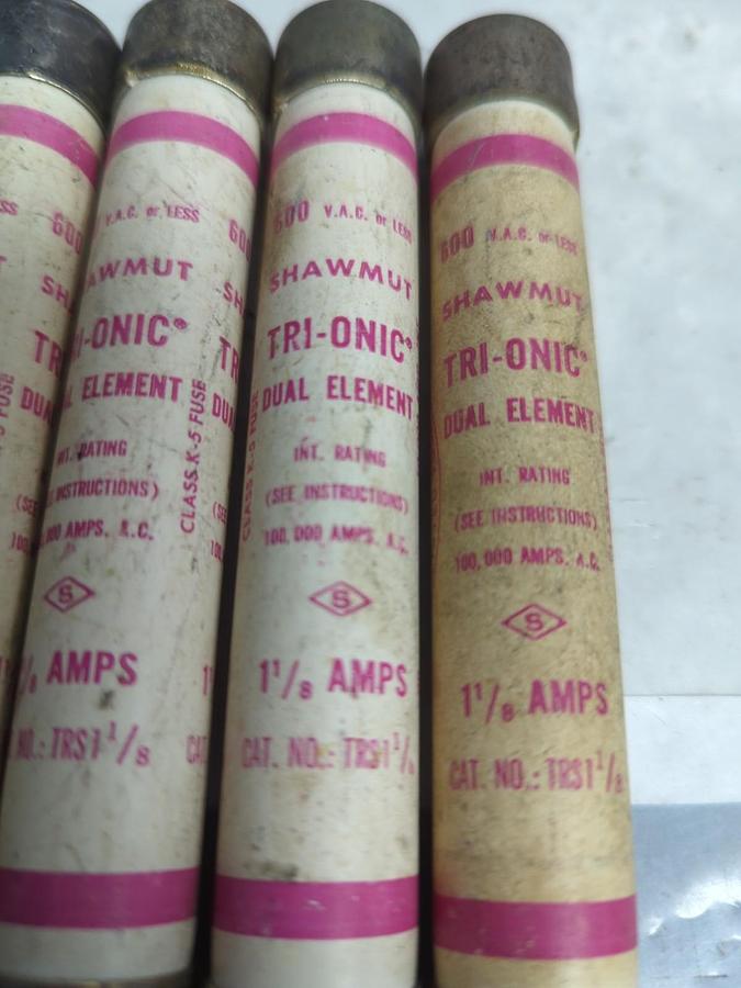 Used GOULD SHAWMUT,TRS1-1/8,TRI-ONIC 1-1/8 AMP FUSE LOT OF 4 PRE-OWNED