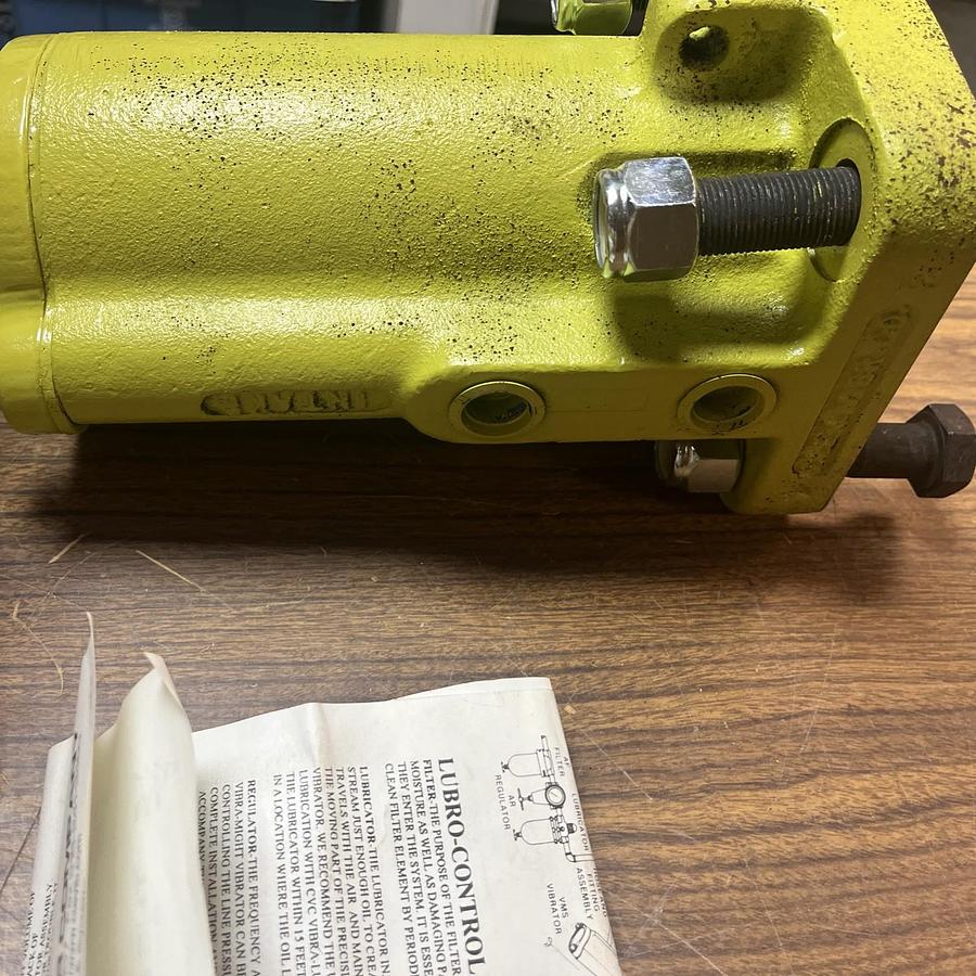 CLEVELAND VIBRATOR,1350-VM,PNEUMATIC VIBRATOR
