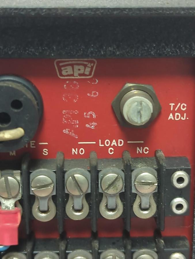 Used API,428-864R6,CENTIGRADE TEMP-TENDER METER 0-150/0-300 PRE-OWNED