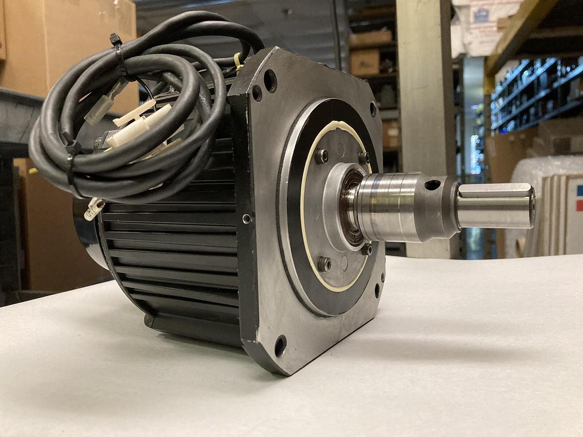 Used Yaskawa Electric,SGMDH-12A2A-YRA1,AC Servo Motor