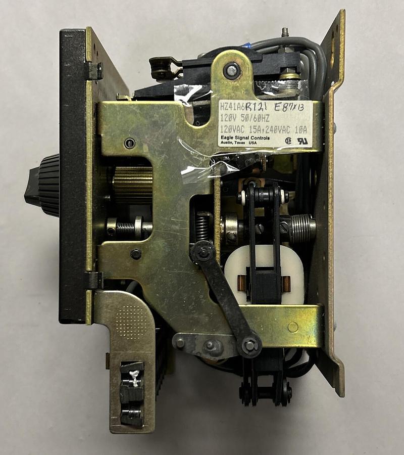 EAGLE SIGNAL CONTROLS,HZ41A6R121,MICROFLEX TIMER NOS