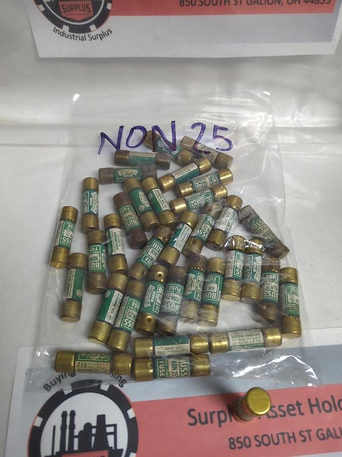Used BUSS,NON-25,ONE-TIME 25 AMP FUSE LOT OF 35 PRE-OWNED
