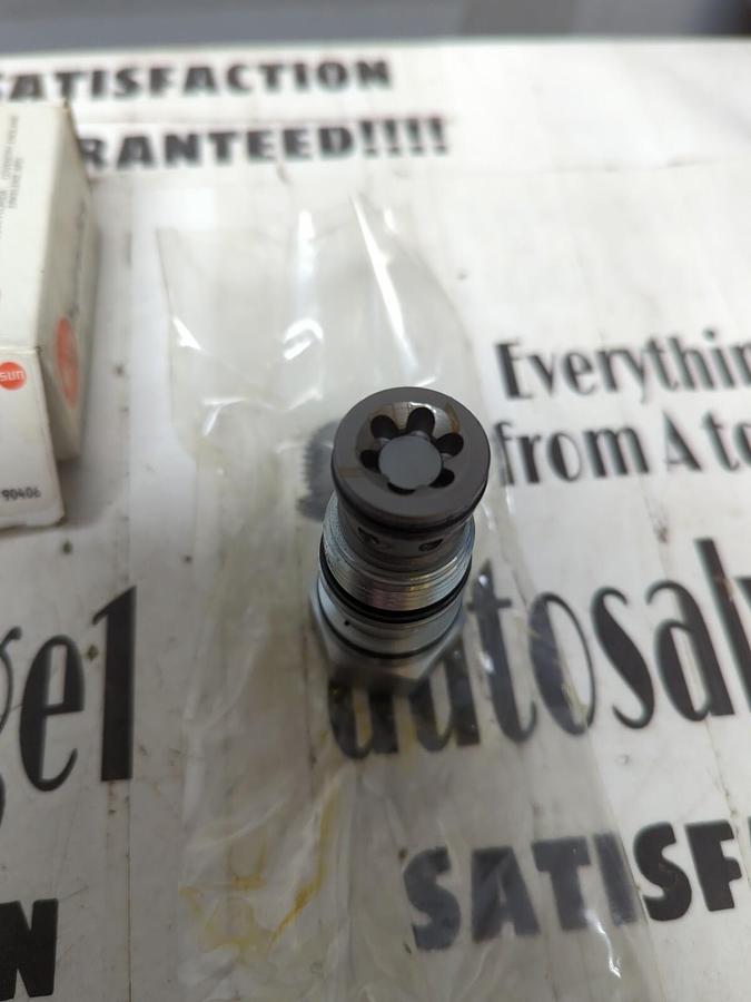 SUN HYDRAULICS,CKEB XCN  361097-B,CHECK VALVE 30 PSI NOS
