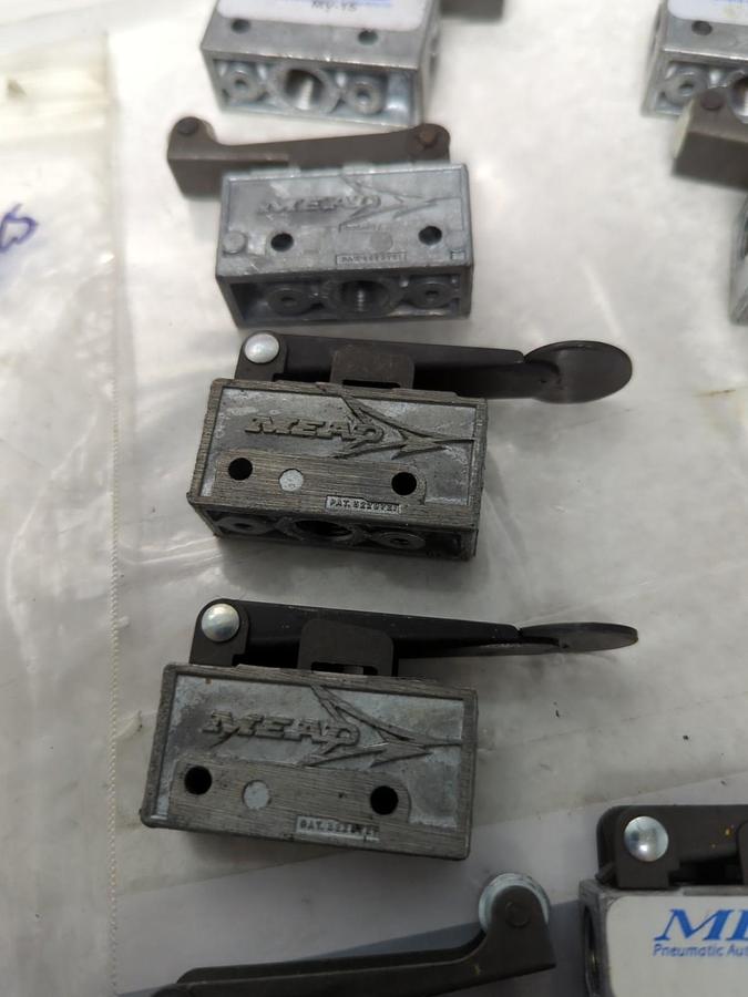 Used MEAD,V-15,PNEUMATIC AIR CONTROL VALVE LOT OF 11 PRE-OWNED