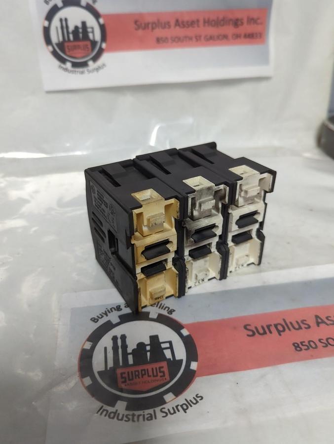 Used BUSS,JT60060,FUSE HOLDER 35-60A 600VAC LOT OF 3 PRE-OWNED