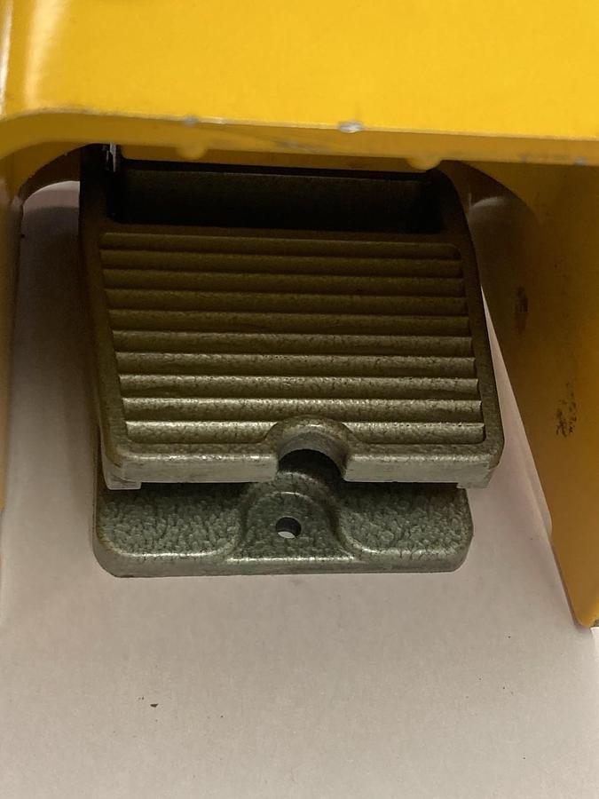 Used Mazak Ojiden,OFL-TV-SM2K,Foot Switch Pedal 0.1A 30VDC