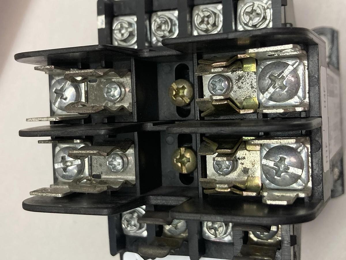Used Cutler-Hammer,C0050E2AFB,Industrial Control Transformer Series 2 50VA 50/60Hz