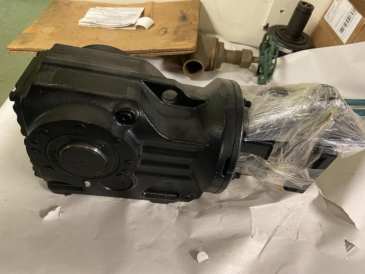 SEW Eurodrive,KA47/T-AQH100/3,GEAR DRIVE 4500/127RPM Ratio 35.39