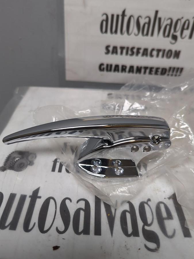 Used CHG,R30-9140-FL,SPRING LATCH HANDLE WITH STRIKER NEW