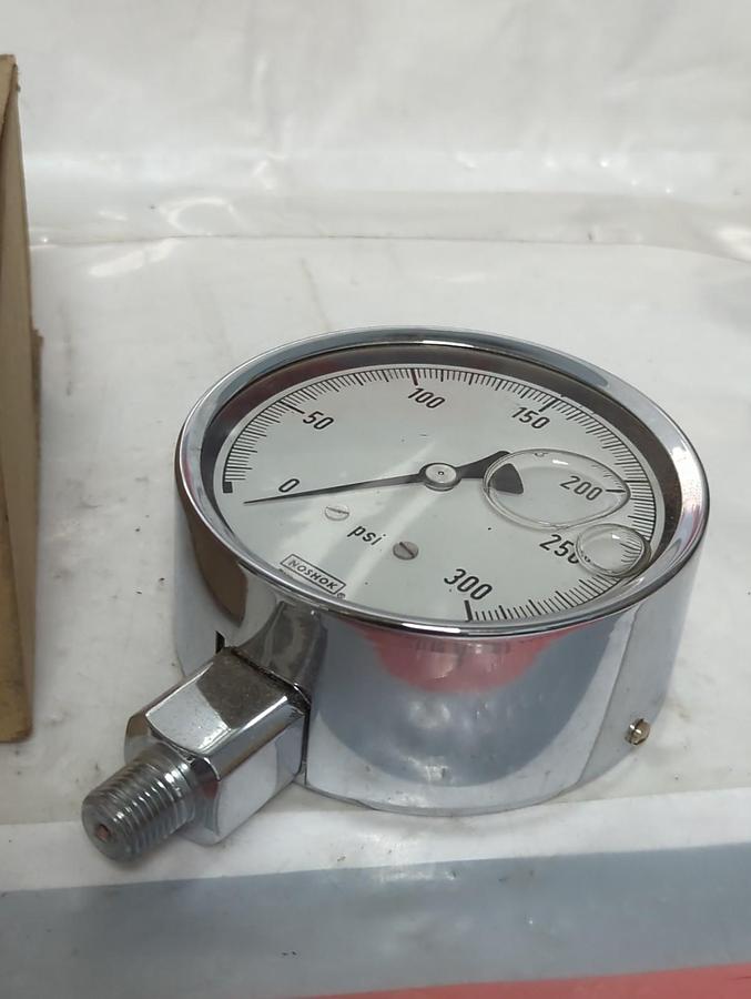 NOSHOK,40.300.300PSI,PRESSURE GAUGE 1/4 INCH BOTTOM CONNECTION NOS