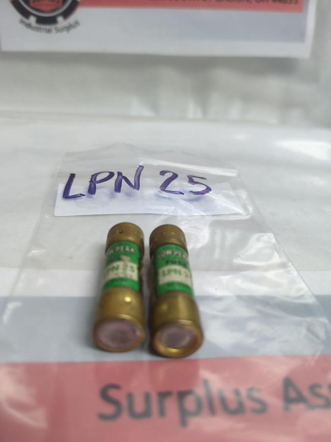 Used COOPER BUSSMANN,LPN-25,LOW-PEAK 25 AMP FUSE LOT OF 2 PRE-OWNED