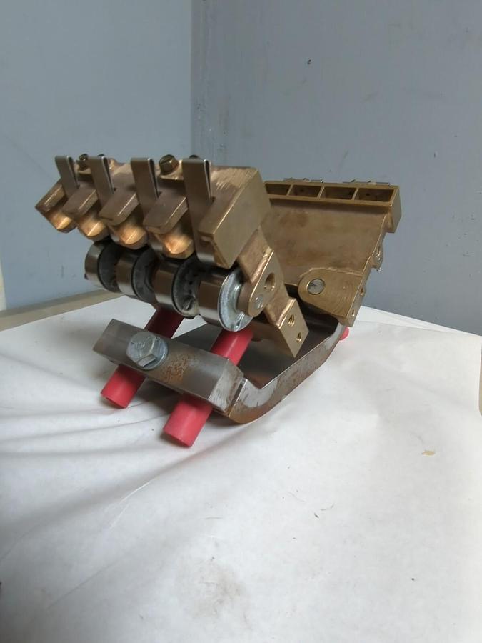 GENERAL ELECTRIC,6749126G01,CARBON BRUSH HOLDERS WITH BRUSH HOLDER MOUNT NOS