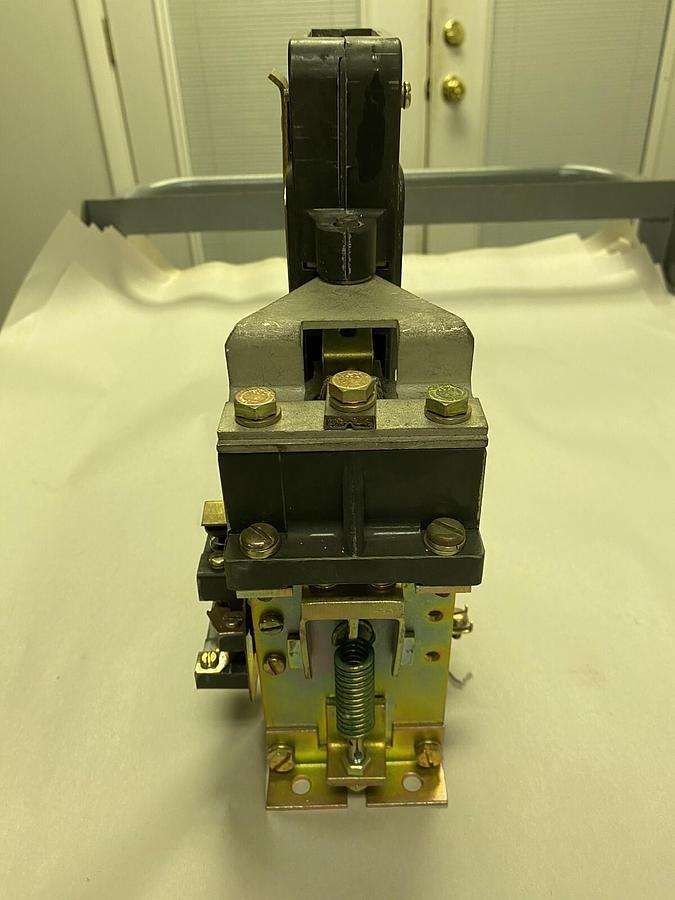 GE,A5A01JXA002XH DS303,300A DC CONTACTOR 600V COIL 230/250V